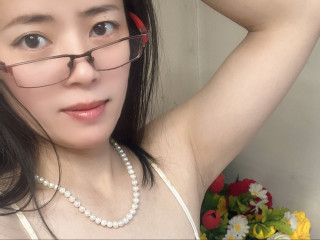 Alter: 36 / Waage - Alter: 154 / schlank - Geschlecht: weiblich - Ausrichtung: heterosexuell - Haare: schwarz / mittellang - Piercing: Zunge - bewebmaster-Alter: A - Hautfarbe: asiatisch - Augen: schwarz - Rasur: vollrasiert